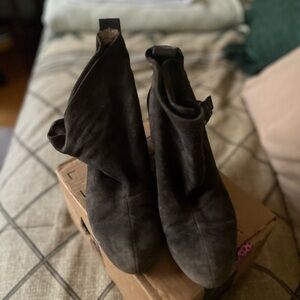 Used Nine West grey wedge boots